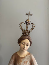 Load image into Gallery viewer, Mini Santos Crown