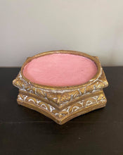 Load image into Gallery viewer, Decorative Gold Plinth