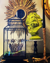 Load image into Gallery viewer, Large Green Flocked Bust Of Marseillaise