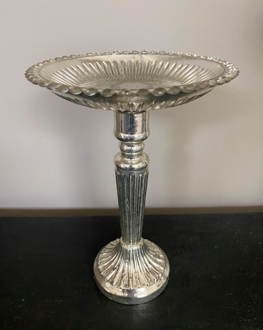 Glass Plate Stand with Dotted Edge
