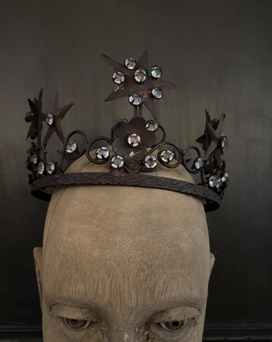 Low Bronze Antique Santos Crown